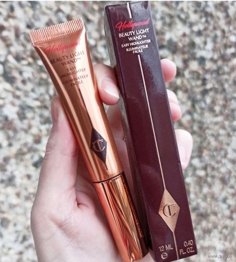 Кремовый хайлайтер Charlotte Tilbury Hollywood Beauty Light Wand Easy Highlighter 12 ml в оттенке Spotlight