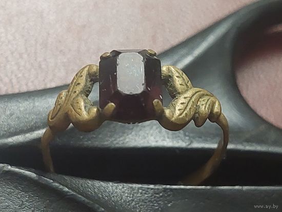 Кольцо старое с камнем