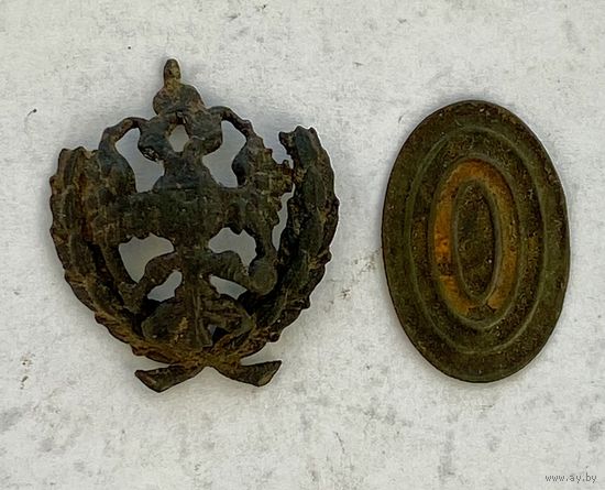 Две кокарды.