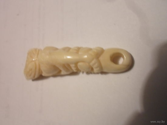 Фигурка из кости моржового клыка