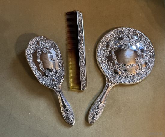 Туалетный набор Зеркало Щетка и Расческа серебрение Англия винтаж