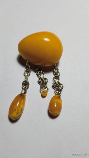 Брошь янтарь
