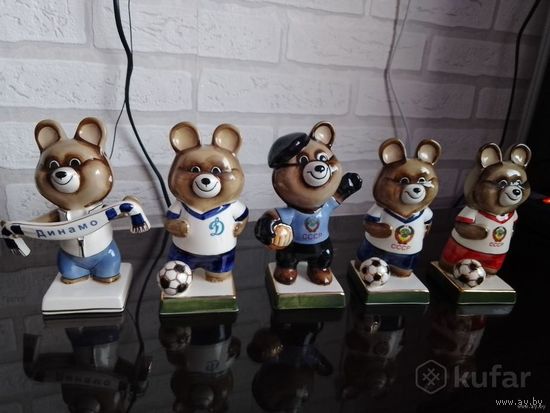Статуэтки олимпийский "Мишка футболист".