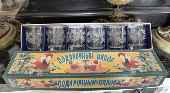 Набор подарочный рюмок хрустальных СССР,в коробке,резной рисунок