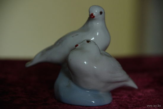 Статуэтка фарфоровая  " Голуби "  МФФФЗ