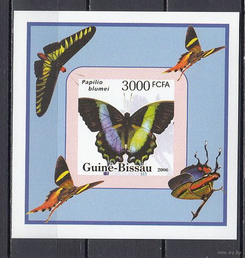 Фауна. Бабочки. Гвинея-Бмсау. 2006. 1 блок б/з. Michel N бл565 (- е).