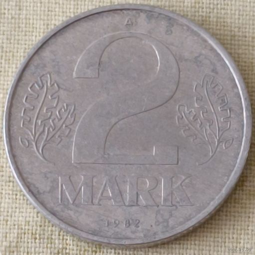 Германия. 2 марки 1982 года.
