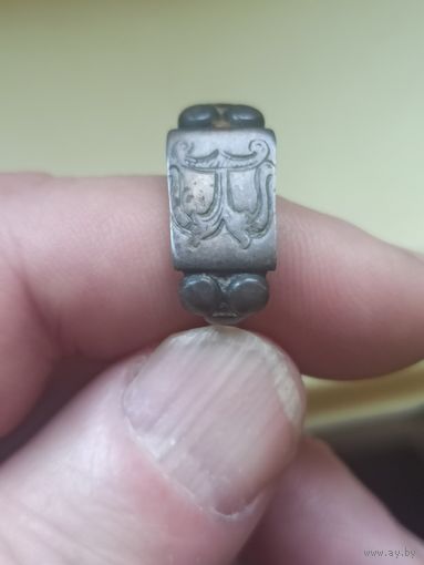 Старинный перстень-печатка XIII–XV веков.