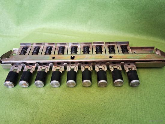 Переключатель режимов работы радиолы Ригонда