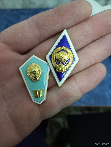 Лот знаков об образовании