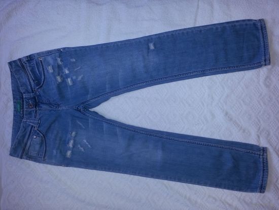 Джинсы Benetton р.140. Хорошее состояние, без проблем. Ширина пояса изнутри регулируется резинкой на пуговицы