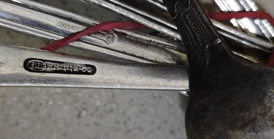 Лот кухонной утвари. Мельхиоровые ложки крупные. Плетение. Подстаканники легкие. СССР