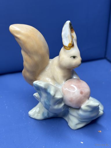 Статуэтка фарфор белочка с грибочком белка СССР