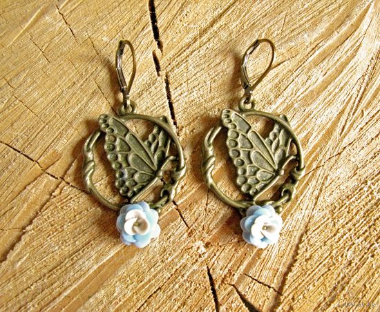 Серьги ручной работы ''Бабочки на цветочке))''