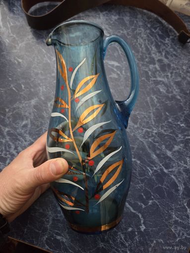 Красивый винтажный графин