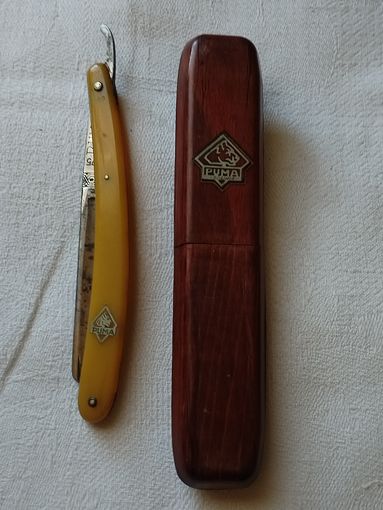 Редкая немецкая опасная бритва PUMA. 1938 SOLINGEN. Бакелитовый чехол.