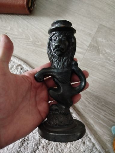 Красивый тяжёлый подсвечник лев,с рубля