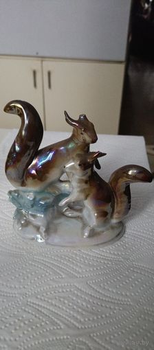 Статуэтка "Белки". Фарфор Гревенталя. Германия есть дефект