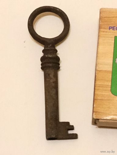 Старинный ключ от шкафа