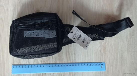 Сумка на пояс Stradivarius.