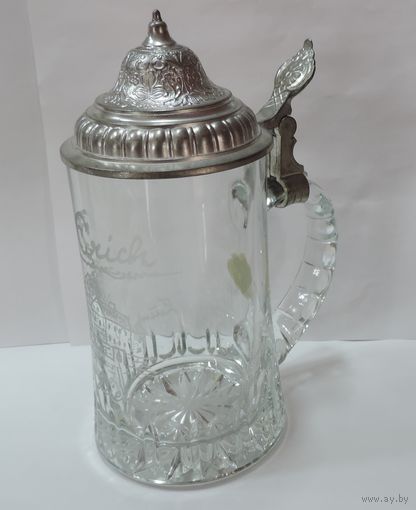 Кружка пивная на 0.5 литра с сюжетом. 70- годы Германия. Высота 19.5 см.