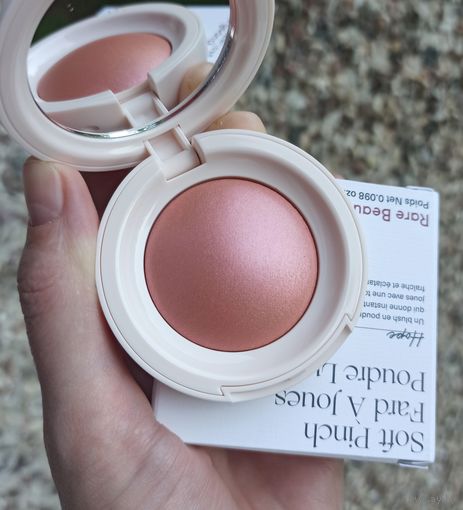 Сияющие румяна Rare Beauty Soft Pinch Luminous Powder Blush в оттенке Hope