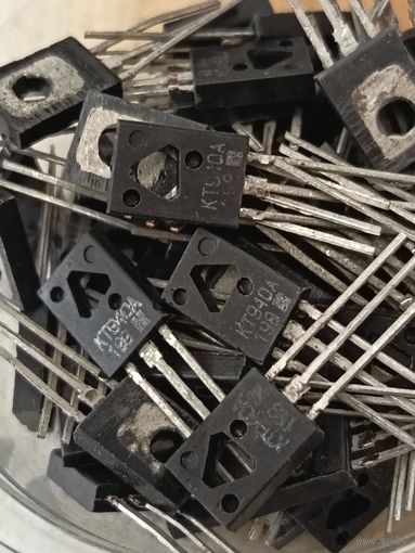 Транзистор КТ940А