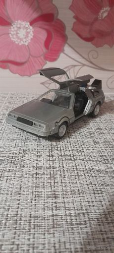 Delorean back to the future jada 1:32