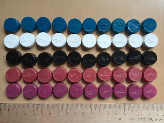 Фишки-шашки пластмассовые для настольных игр, советские, не китайские, цена за 1 шт., см. описание лота (3307)