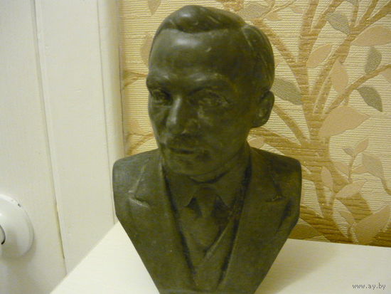 Бюст ЯНКИ КУПАЛЫ.