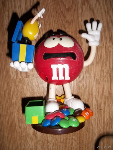Диспенсер M&M's