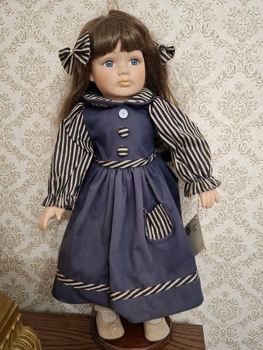 Кукла Gilde Handwerk collektion, 80-е годы,  Германия. Фарфор. Высота 52 см. Подставка