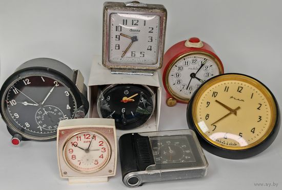 Часы настольные. На восстановление. Одним лотом 7 шт. С рубля