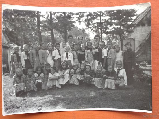 Фото в пионерлагере. Начало 1960-х. 13х17 см.