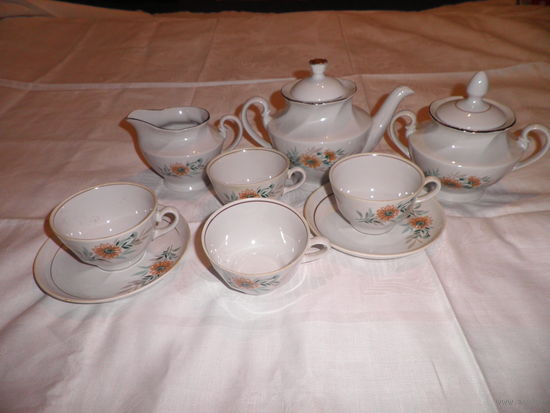 Сервиз(остатки)чайный Ромашка Рига времён СССР.С рубля.