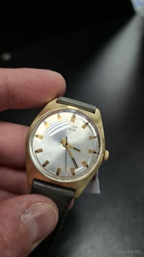 Часы Poljot Полет 17 камней Au 20 костюмник тонкие. Идут. Точность не проверял. Без репассажа. Состояние на фото. Ремешок если без торга.