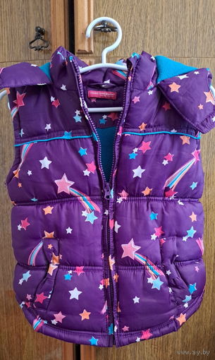 Куртка-жилетка сиреневая в звезды на флисе на девочку, на 6-8лет, б.у