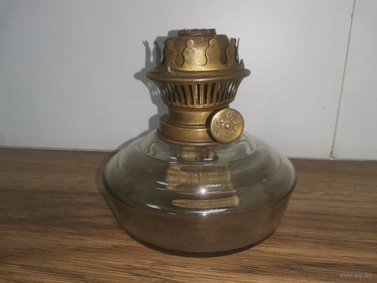 Лампа керосиновая. Бронза, стекло.