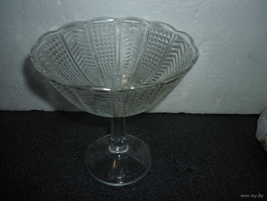 Ваза на ножке. Нёман. Стекло СССР
