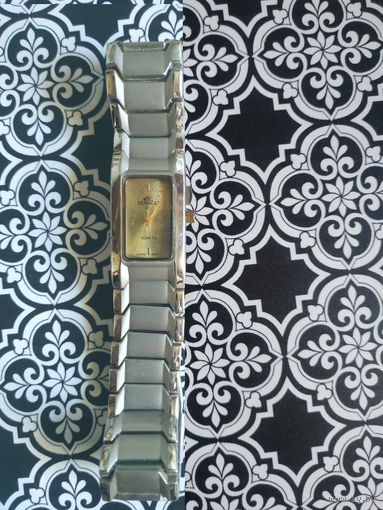 Часы наручные с браслетом.  В коллекцию,ремонт,на запчасти.Состояние на скане.