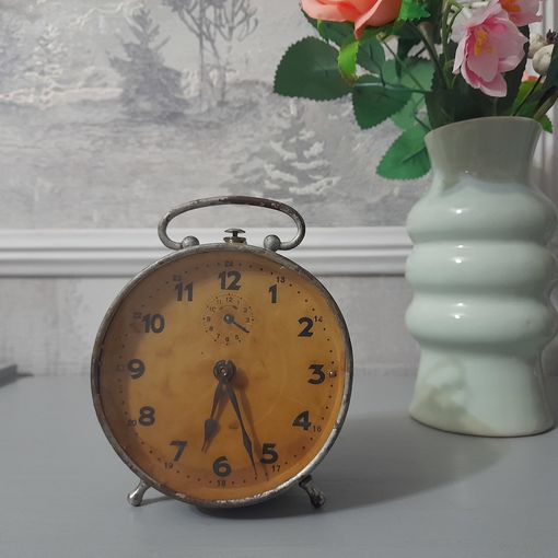 Часы-будильник,20-е г.20в. старинные,настольные. JANGHANS,Веймарская Германия. Рабочие. Комплектные.