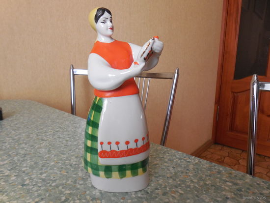 Девушка с кувшином.