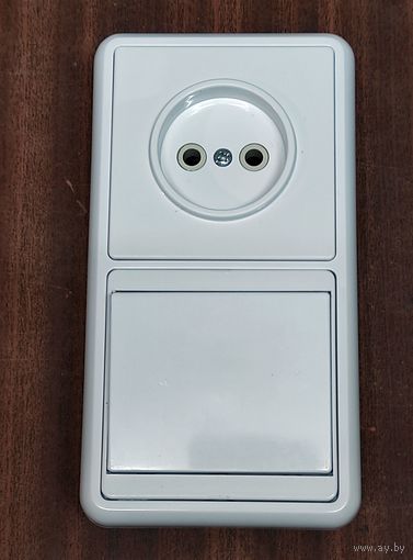 Блок 1-клавишный выкл + розетка скрытой установки