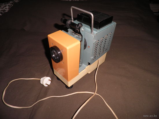 Диапроектор ДП,фильмоскоп,для просмотра диафильмов(мультики,сказки и др.),времён СССР.С рубля.