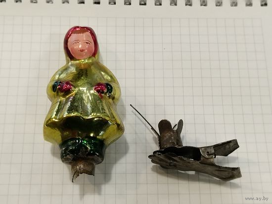 Елочная игрушка Герда девочка в рукавички на прищепке