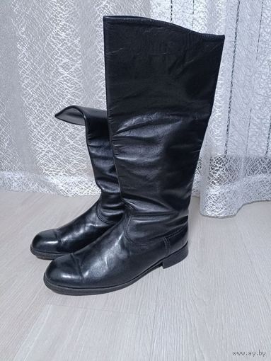 Сапоги на 44 .45 .возможен обмен на 47.48 .пишите