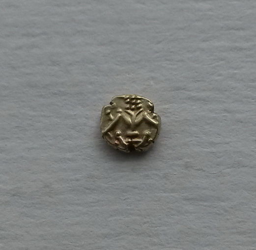 Индия, княжество Майсур, фанам, прим. XVIII в., золото, 0,38 г.