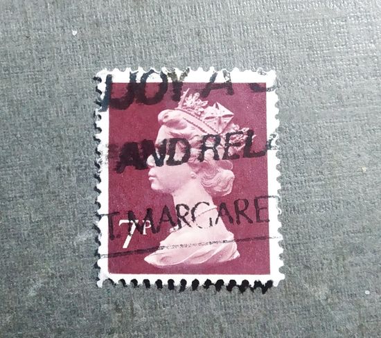 Марка Великобритания 1975 год Королева Елизавета II