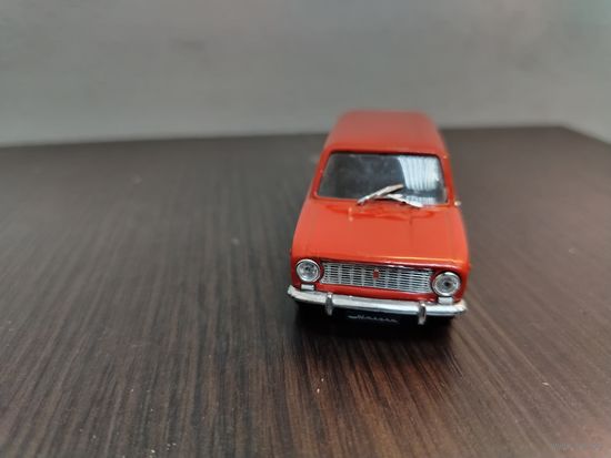 Коллекционная масштабная модель автомобиля ВАЗ-2102 Жигули , хорошо подойдет в виде подарка коллекционеру моделек .