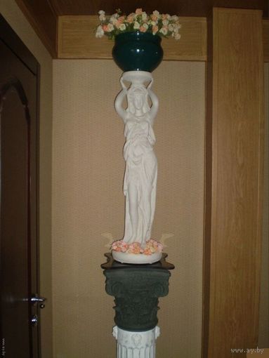 - Композиция ДЕВА И КОЛОННА